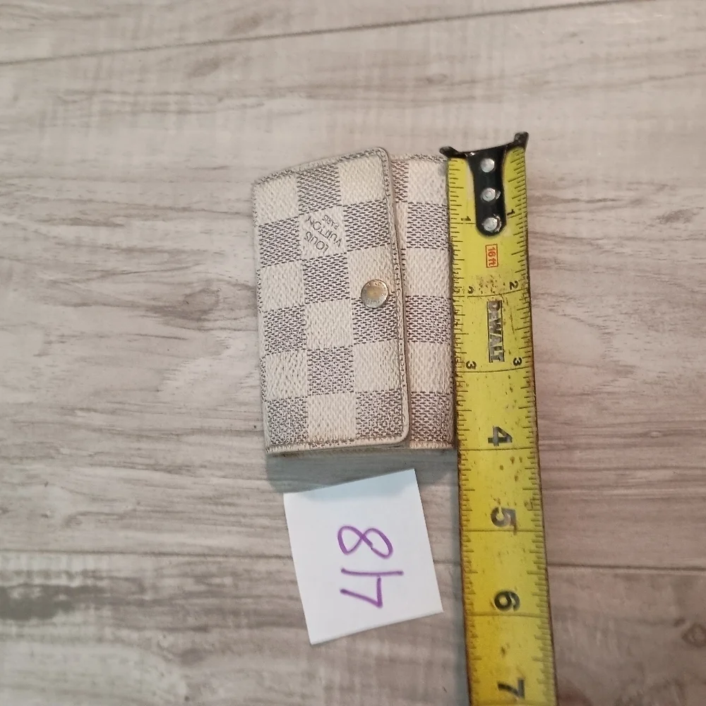 Authentic Louis Vuitton Cream White Damier 6 Key Case Holder